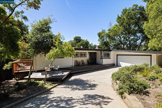 8 Westwood Court, Orinda, CA 94563