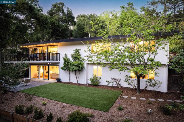 8 Westwood Court, Orinda, CA 94563