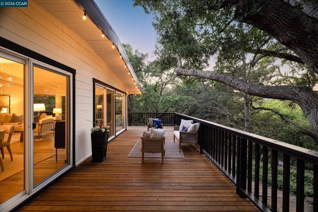 8 Westwood Court, Orinda, CA 94563