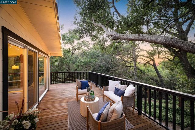 8 Westwood Court, Orinda, CA 94563
