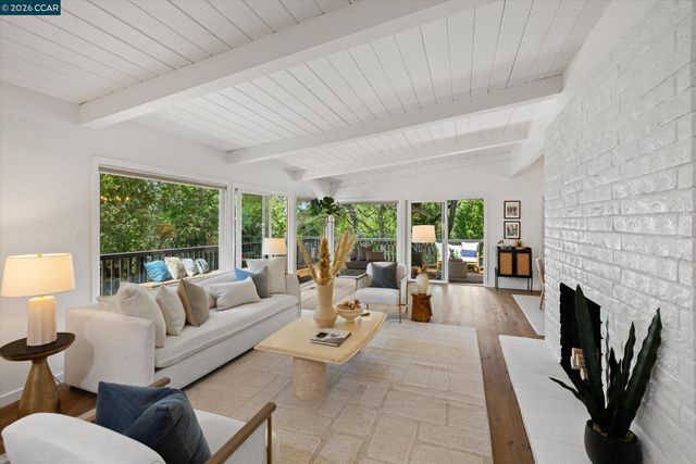 8 Westwood Court, Orinda, CA 94563