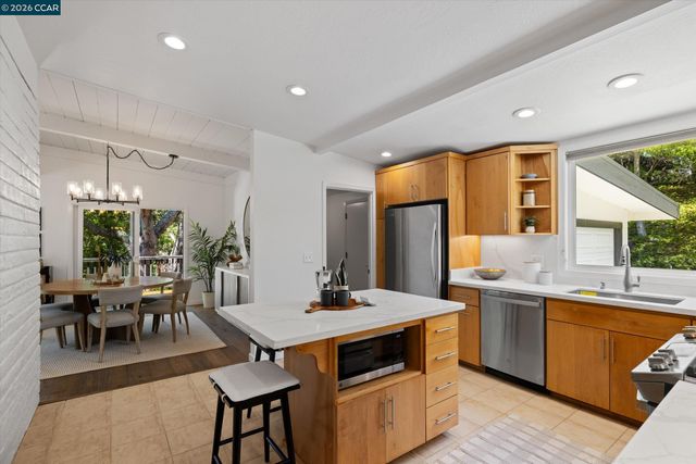 8 Westwood Court, Orinda, CA 94563