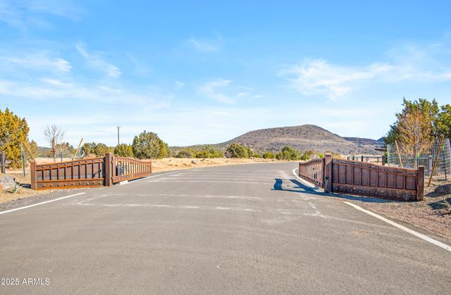 6026 MEADOWS Lane, Flagstaff, AZ 86004