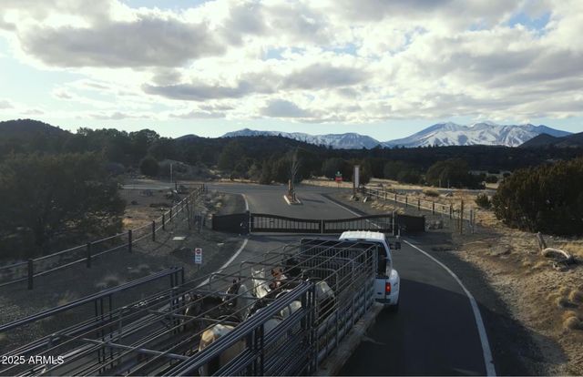 6026 MEADOWS Lane, Flagstaff, AZ 86004