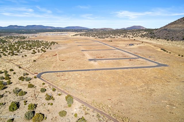 6026 MEADOWS Lane, Flagstaff, AZ 86004