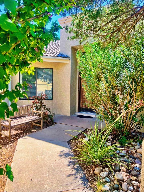 8700 Canyon Run Road NE, Albuquerque, NM 87111