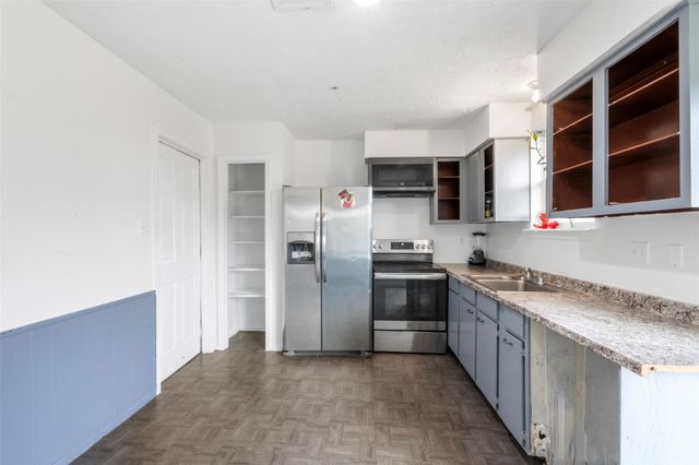 8611 Amblewood Drive, Houston, TX 77099