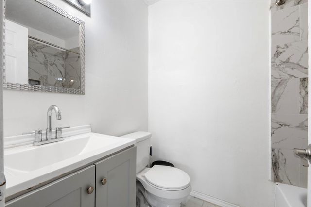 8611 Amblewood Drive, Houston, TX 77099