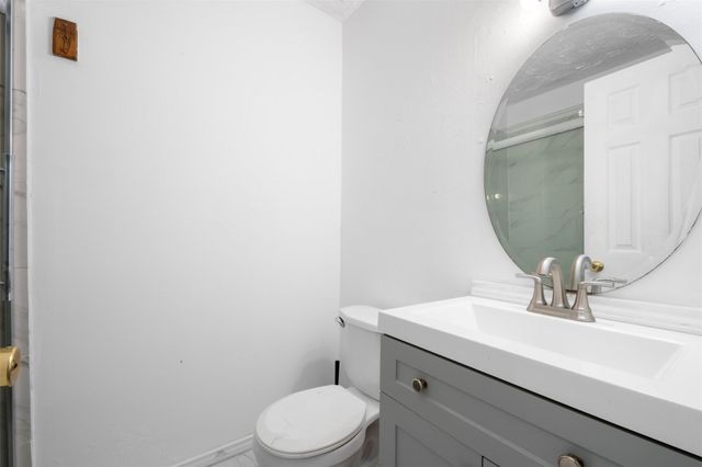 8611 Amblewood Drive, Houston, TX 77099