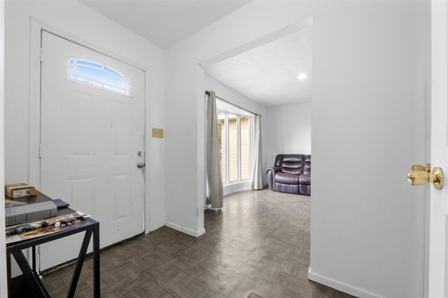 8611 Amblewood Drive, Houston, TX 77099