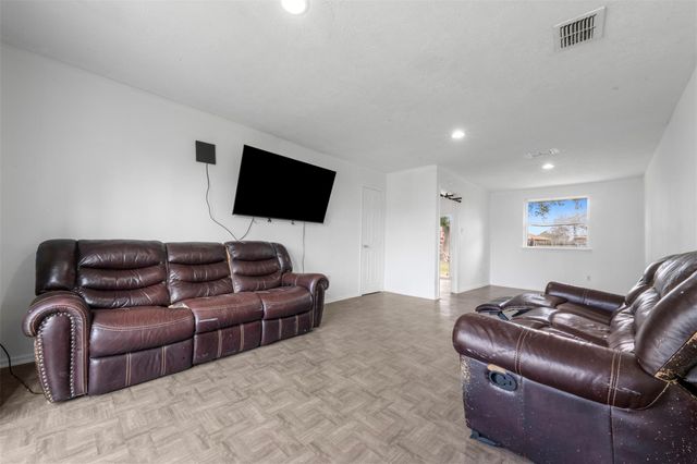 8611 Amblewood Drive, Houston, TX 77099