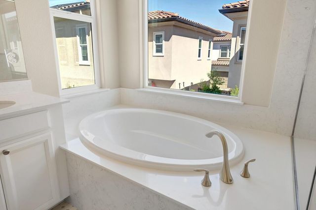 1673 Vine St, Davis, CA 95616