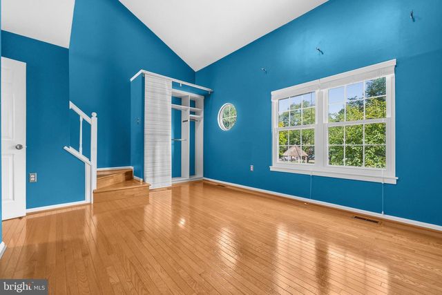 6645 MEDINAH LN, Alexandria, VA 22312
