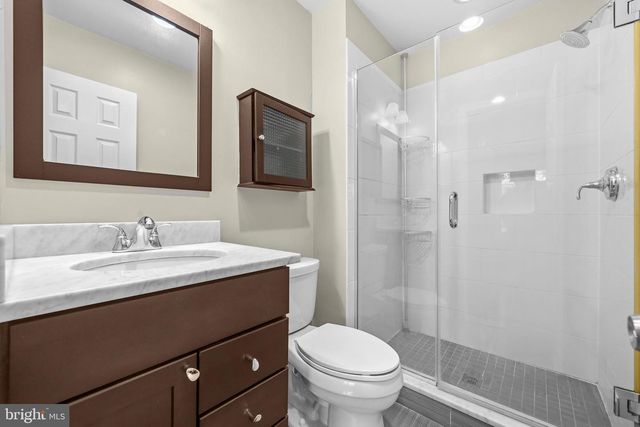6645 MEDINAH LN, Alexandria, VA 22312