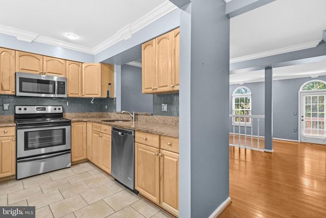 6645 MEDINAH LN, Alexandria, VA 22312