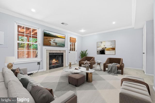 6645 MEDINAH LN, Alexandria, VA 22312
