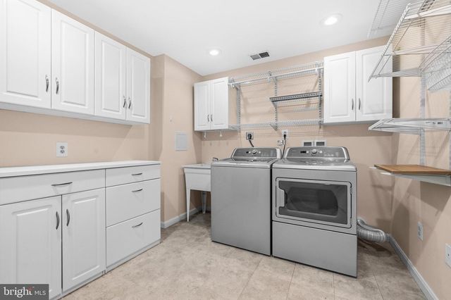 6645 MEDINAH LN, Alexandria, VA 22312