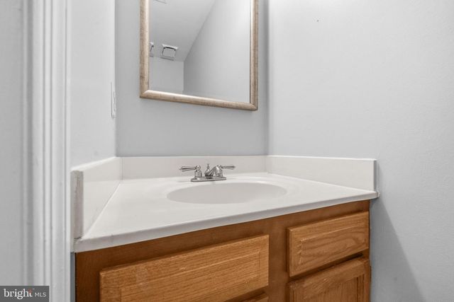 6645 MEDINAH LN, Alexandria, VA 22312
