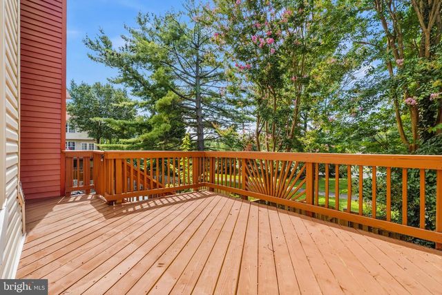 6645 MEDINAH LN, Alexandria, VA 22312