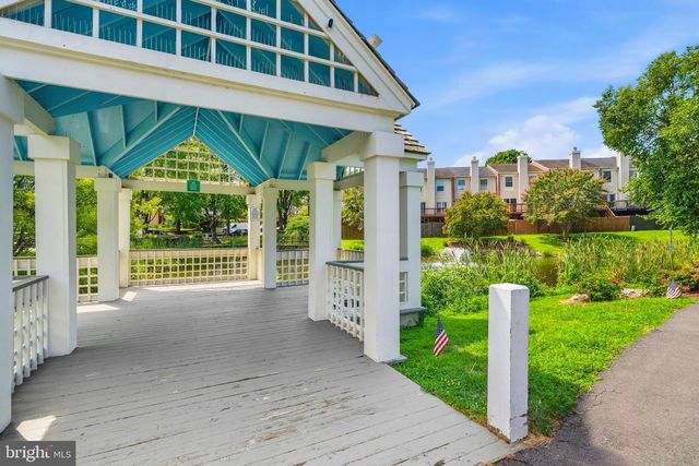 6645 MEDINAH LN, Alexandria, VA 22312