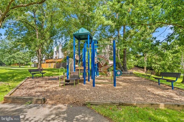 6645 MEDINAH LN, Alexandria, VA 22312