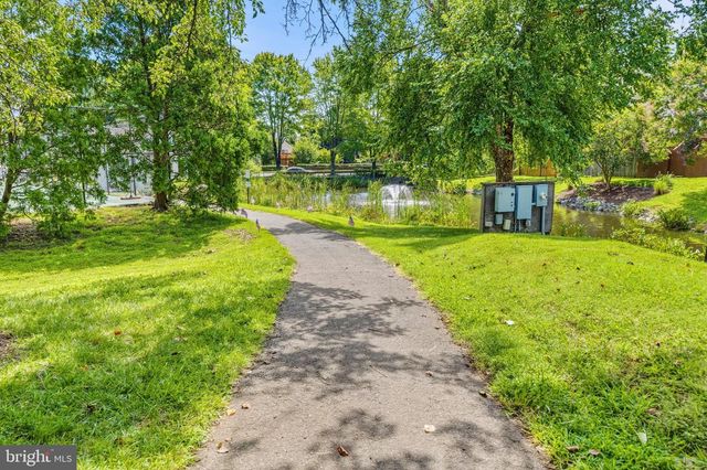 6645 MEDINAH LN, Alexandria, VA 22312