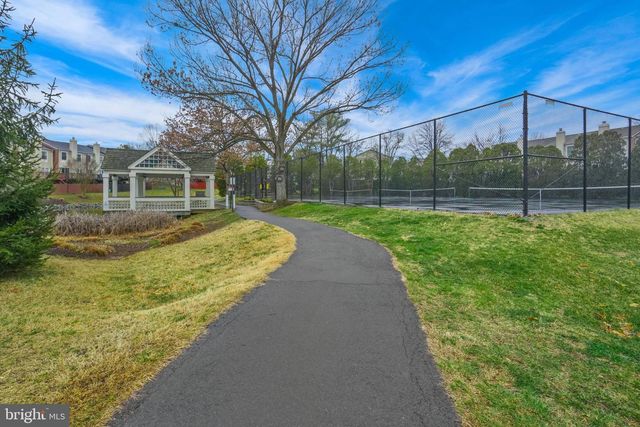 6645 MEDINAH LN, Alexandria, VA 22312