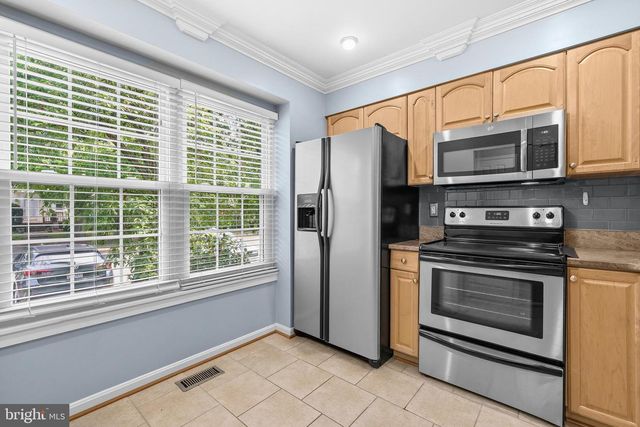 6645 MEDINAH LN, Alexandria, VA 22312