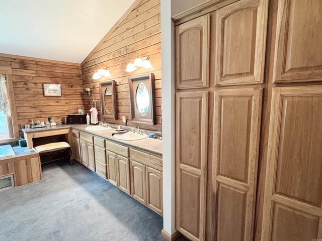 4003 Sunny Fox Rd, Mountain View, AR 72560