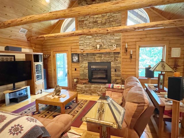 4003 Sunny Fox Rd, Mountain View, AR 72560