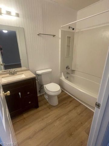 123 Cloister Oaks Circle, Winston-salem, NC 27127