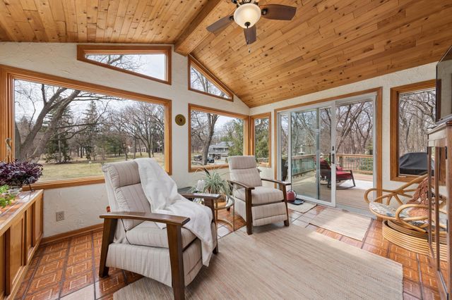 6466 Stillwater Boulevard N, Oakdale, MN 55128