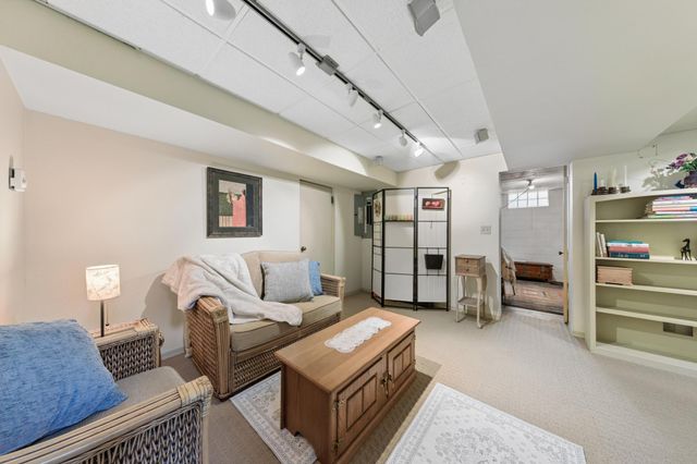 6466 Stillwater Boulevard N, Oakdale, MN 55128