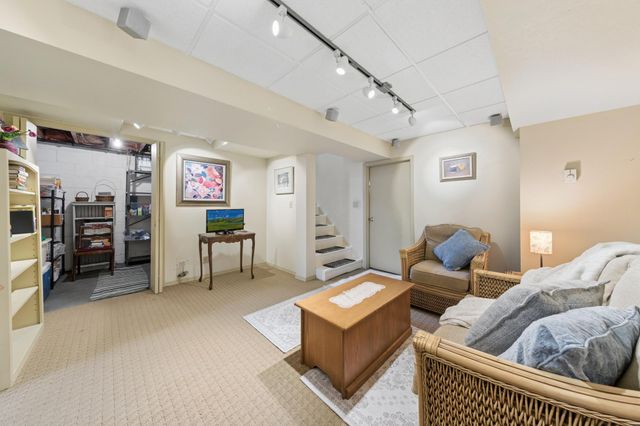 6466 Stillwater Boulevard N, Oakdale, MN 55128