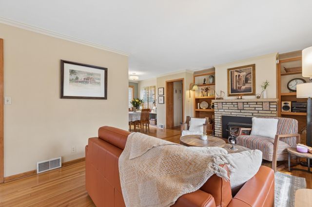 6466 Stillwater Boulevard N, Oakdale, MN 55128