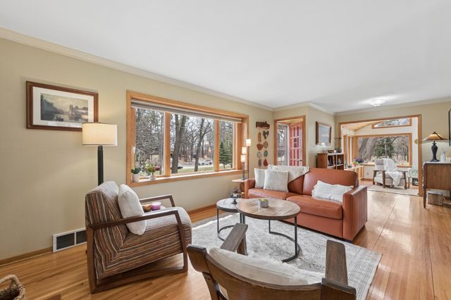 6466 Stillwater Boulevard N, Oakdale, MN 55128