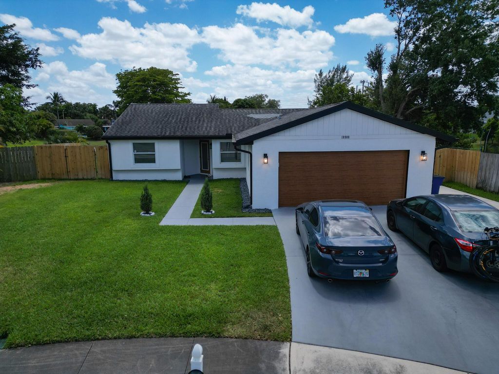 10908 Grandview Court, Royal Palm Beach, FL 33411