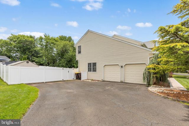 217 WAYSIDE DR, Warrington, PA 18976