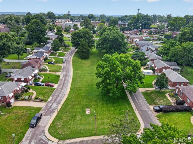649 Rochester Drive, Mehlville, MO 63125