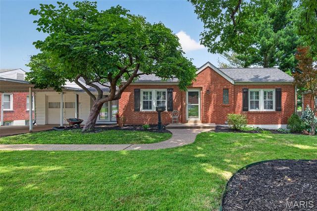 649 Rochester Drive, Mehlville, MO 63125