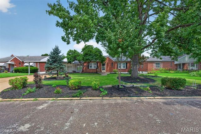 649 Rochester Drive, Mehlville, MO 63125