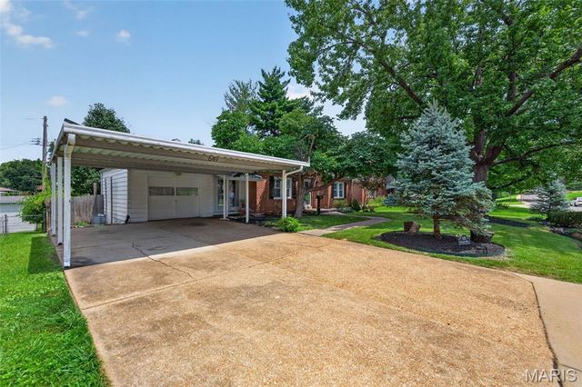 649 Rochester Drive, Mehlville, MO 63125