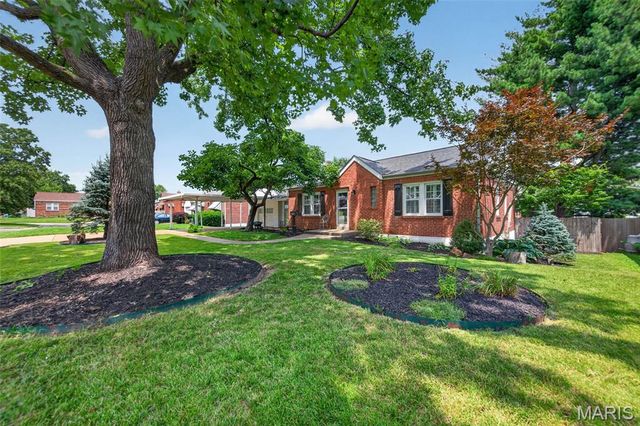 649 Rochester Drive, Mehlville, MO 63125