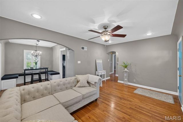 649 Rochester Drive, Mehlville, MO 63125
