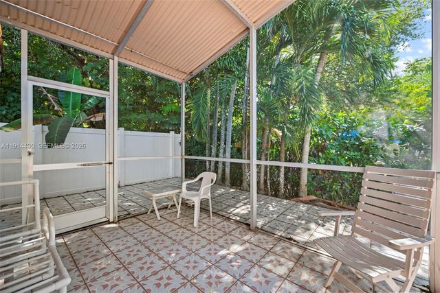 700 NE 118th St, Biscayne Park, FL 33161
