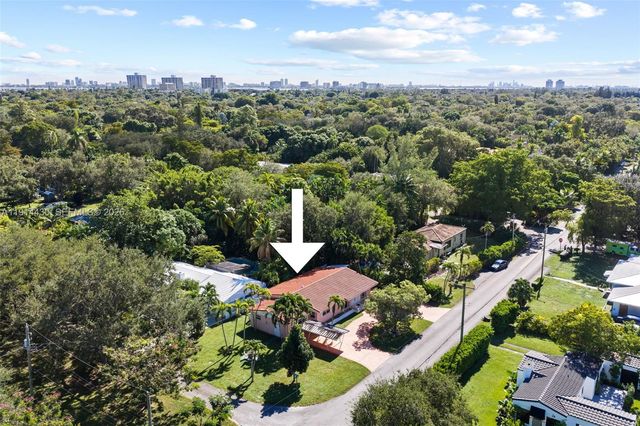 700 NE 118th St, Biscayne Park, FL 33161