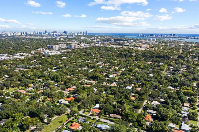 700 NE 118th St, Biscayne Park, FL 33161
