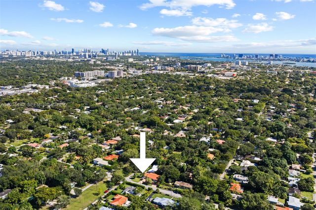 700 NE 118th St, Biscayne Park, FL 33161