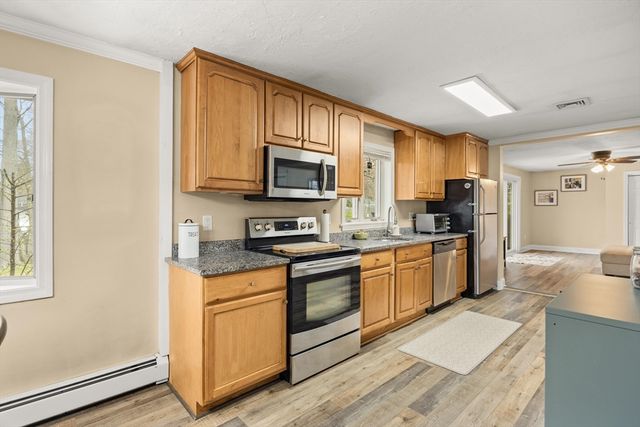 172 Lisa Dr, Brockton, MA 02302
