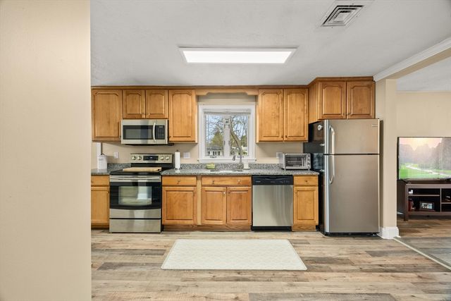 172 Lisa Dr, Brockton, MA 02302